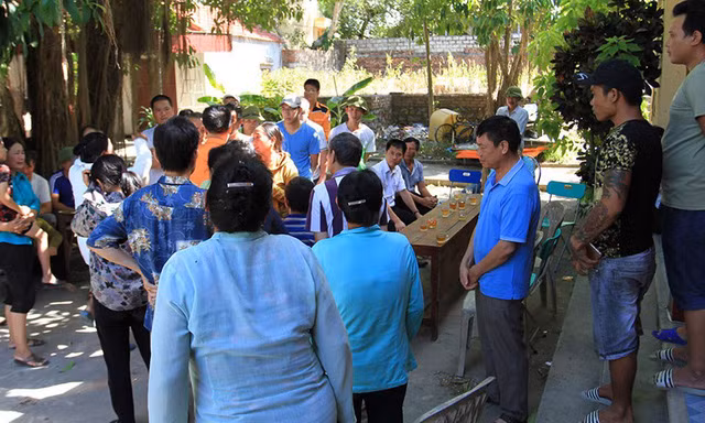 Theo thông tin từ Uỷ ban Quốc gia Ứng phó sự cố, thiên tai và Tìm kiếm cứu nạn sáng nay cho biết, khoảng 13h ngày 28/6, tại khu vực cách phía Nam đảo Bạch Long Vỹ (Hải Phòng) khoảng 34 hải lý, tàu cá NA 95899 TS do ông Hồ Bá Lâm làm thuyền trưởng chở theo 19 thuyền viên bị tàu chở hàng Pacific đâm chìm khiến 10 thuyền viên bị mất tích. (Ảnh: Toquoc)