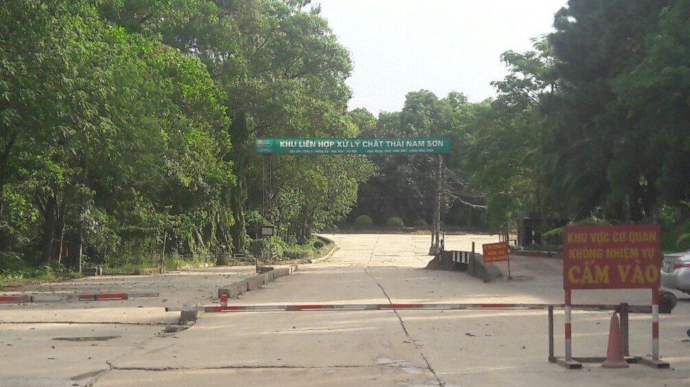 Được biết, khu vực bị di dời giải phóng mặt bằng khỏi vùng ảnh hưởng môi trường bán kính 500m từ bãi rác Nam Sơn của 3 xã Nam Sơn, Hồng Kỳ và Bắc Sơn gồm 1.100 hộ dân với dự kiến sẽ được nhận tiền đền bù khoảng 3.400 tỷ đồng. 20 năm mòn mỏi chờ thoát khỏi bãi rác Nam Sơn