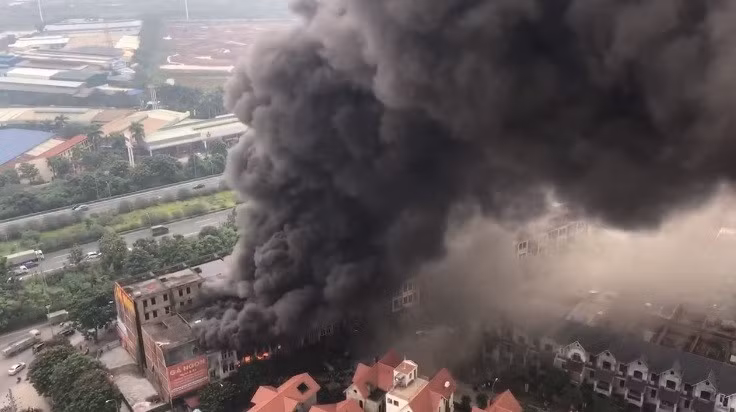 Tụy nhiên sự việc đã khiến các cư dân ở tòa chung cư gần đó hoang mang. Tuy nhiên, nhiều người vẫn mang điện thoại ra để live stream (phát trực tiếp) lên mạng xã hội.