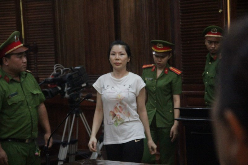 Ngày 30/3/2018, ông Thái có đơn yêu cầu xử lý hình sự những người gây thương tích cho ông. Qua điều tra, công an lần lượt bắt giữ Thanh cùng 5 đồng phạm. Qua đó, vào ngày 26/5/2018 trong lúc làm thủ tục xuất cảnh tại sân bay Tân Sơn Nhất để qua Mỹ thì Ngọc bị cảnh sát bắt khẩn cấp. (Ảnh: Plo)