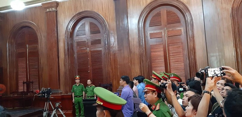 Tháng 8/2018, VKSND TP.HCM sau thời gian nghiên cứu hồ sơ vụ án nói trên đã dừng việc chuyển hồ sơ sang tòa cùng cấp để xét xử, mà trả hồ sơ về cơ quan CSĐT Công an TP.HCM đền nghị điều tra, làm rõ vai trò của các đối tượng khác có liên quan. (Ảnh: Plo)