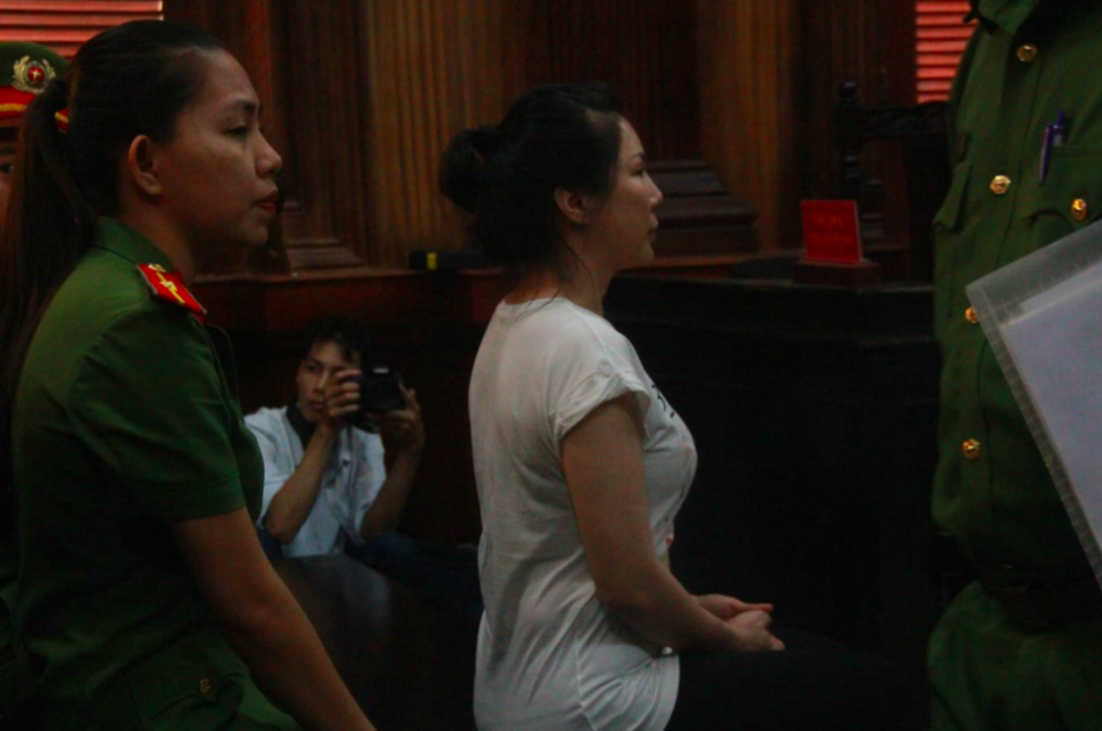 Tại Tòa án, bà Ngọc trình bày, trong quá trình chung sống với nhau hai người thường xảy ra mâu thuẫn đến giữa năm 2014 bác sĩ Thái chuyển ra ngoài ở riêng. Sau đó, đến đến 2015 bà Ngọc làm đơn ly hôn và đòi phần chia tài sản. (Ảnh: VTC)