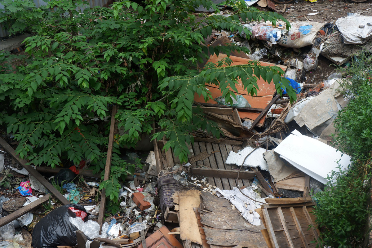 Ông Nguyễn Thành Quang - Chủ tịch phường Ngọc Hà, quận Ba Đình, Hà Nội cho biết: "Về vấn đề này chúng tôi cũng đã báo cáo với UBND quận Ba Đình để xử lý".