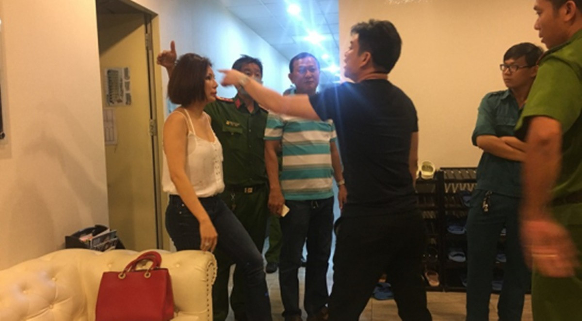 Tuy nhiên sau đó, giữa 2 người xảy ra mâu thuẫn dẫn đến ly hôn.