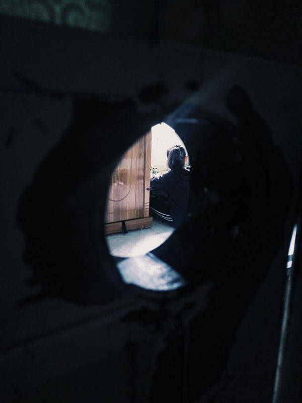 Mo cua phong em gai, co chi ngo ngang voi ca the gioi ben trong-Hinh-2