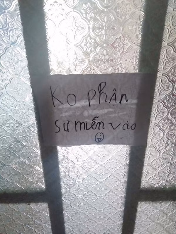 Mo cua phong em gai, co chi ngo ngang voi ca the gioi ben trong