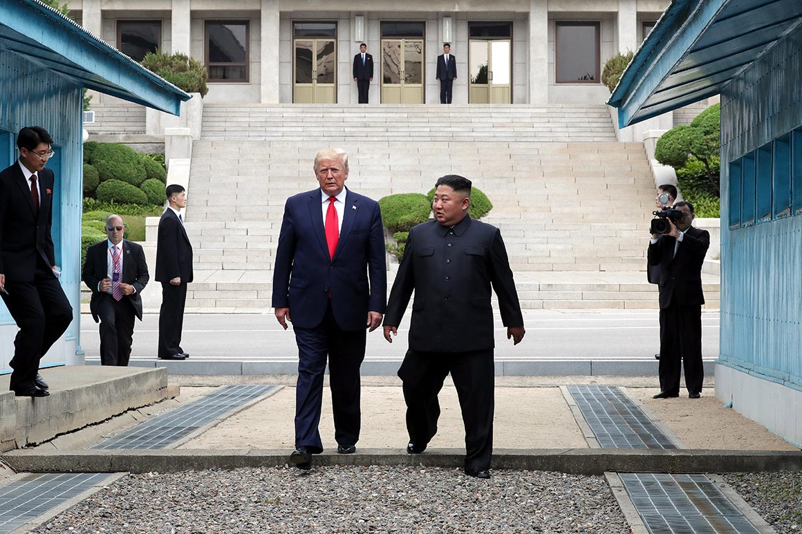 "Nhà lãnh đạo Kim Jong Un có thể đưa ra tuyên bố hòa bình hoặc hiệp ước với ông Trump như một thành tựu lớn có khả năng xứng đáng với Giải Nobel Hòa bình, mặc dù điều đó sẽ không làm gì để thực sự giảm bớt mối đe dọa đối với Mỹ và các đồng minh của nước này", Klingner nói. "Một thỏa thuận như vậy có thể đặt nền tảng cho việc giảm lực lượng Mỹ ở Hàn Quốc và Nhật Bản". (Nguồn ảnh: Reuters, Getty Images, KCNA, VOV, Tiền phong).