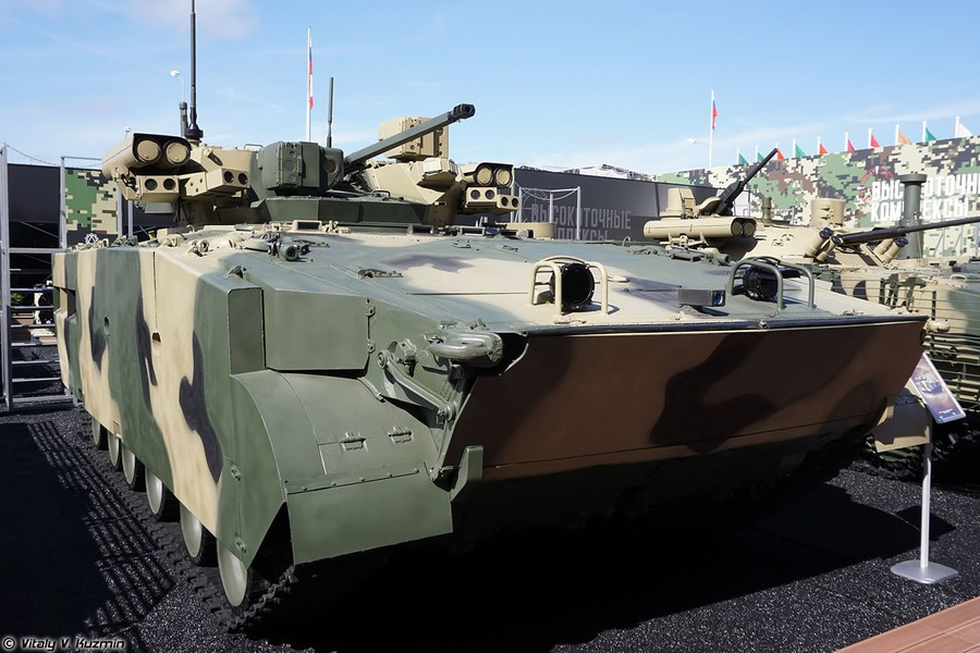 Không giống như xe chiến đấu bộ binh BMP-3 phiên bản cơ sở, để tạo ra chiếc Manul, động cơ và khoang truyền động đã được đặt ở phía trước, còn cửa ra vào vẫn ở phía sau, tạo thuận lợi cho việc thoát ly.