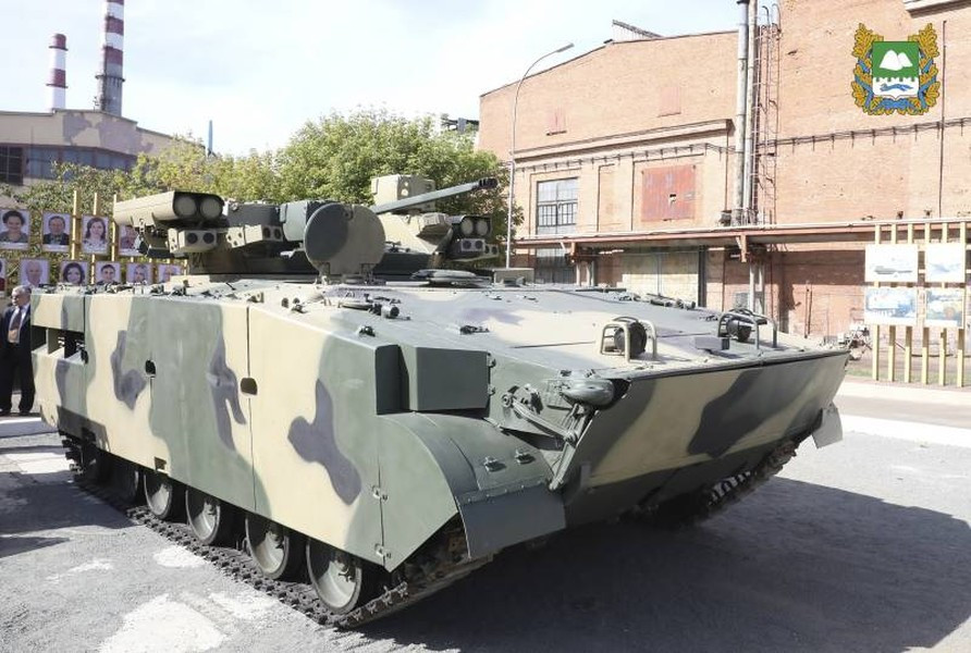 Cũng có thông tin cho biết module chiến đấu Epoch trang bị pháo tự động 57 mm và hai loại tên lửa dẫn đường có thể được thử nghiệm trên xe chiến đấu bộ binh Manul trong tương lai gần.