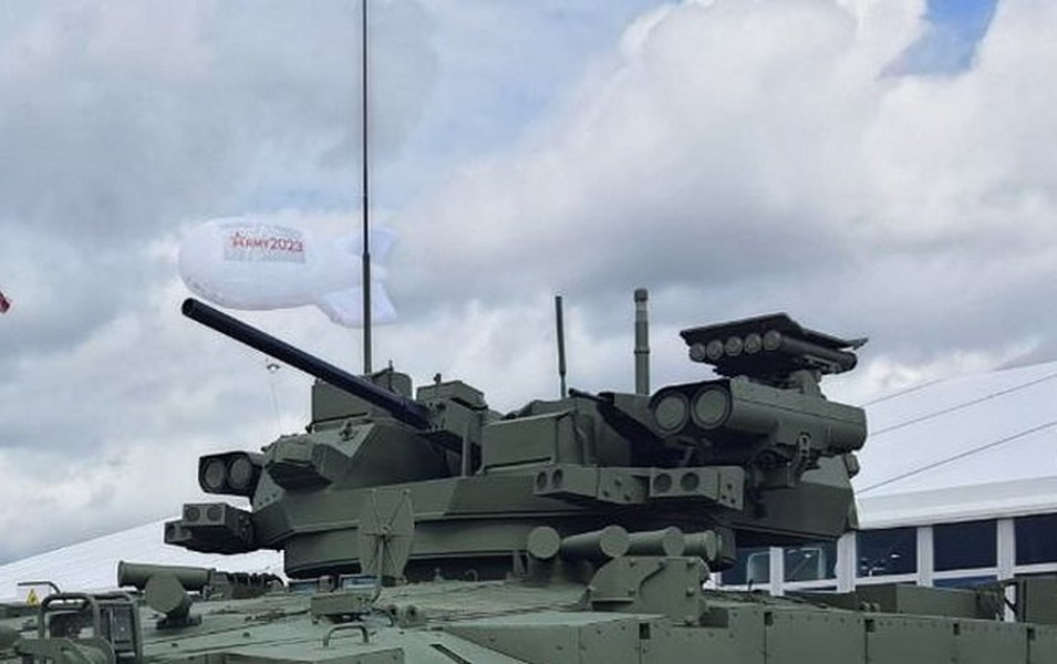 Điển hình như tại Diễn đàn Army-2022, một phiên bản có module chiến đấu không người ngồi trong điều khiển với mã định danh TKB-947 đã được trình diễn. Tháp pháo này được trang bị pháo 30 mm, súng máy 7,62 mm và 4 tên lửa chống tăng Kornet.