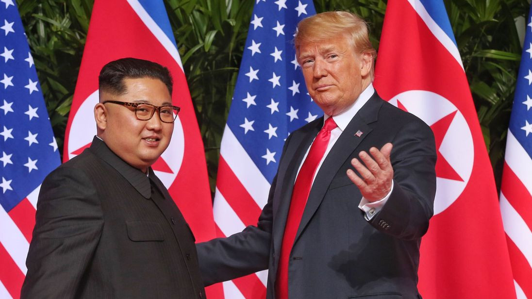 Trong nhiệm kỳ tổng thổng đầu tiên của mình, ông Donald Trump và nhà lãnh đạo Triều Tiên Kim Jong Un từng có những lời lẽ công kích và đe dọa lẫn nhau liên quan đến chương trình vũ khí hạt nhân của Bình Nhưỡng, mặc dù họ đã gặp nhau ba lần và ông Trump từng nói đùa rằng "chúng tôi đã yêu nhau" sau khi trao đổi thư từ.