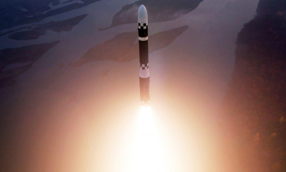 Tuy vậy giới quan sát nhận định, Triều Tiên dù đã đạt nhiều bước tiến về công nghệ tên lửa, nhưng dường như vẫn gặp thách thức trong đảm bảo khả năng chịu nhiệt và áp suất cho đầu đạn khi hồi quyển, cũng như cải thiện hệ thống dẫn đường và khả năng xuyên phá lưới phòng thủ đối phương.