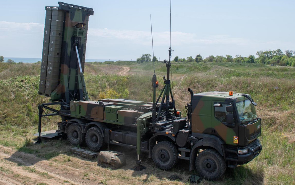 Chưa dừng lại đây, NATO còn tăng cường khả năng phòng không cho Romania bằng radar di động LANZA LTR-25 do Ý cung cấp, cùng với 4 tiêm kích F-16 của Mỹ và đài radar TPS-80 do Washington tăng cường.
