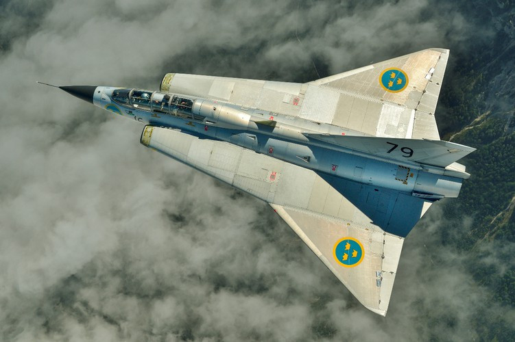 Saab-35 Draken có nghĩa là Rồng trời, là một tiêm kích của Thụy Điển do hãng Saab thiết kế và chế tạo.