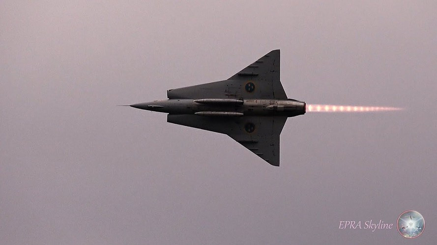 Đây được coi là mẫu chiến đấu cơ cận âm có khả năng cơ động cực tốt, rất đáng sợ và hiệu quả trong giai đoạn đầu của Chiến tranh Lạnh.