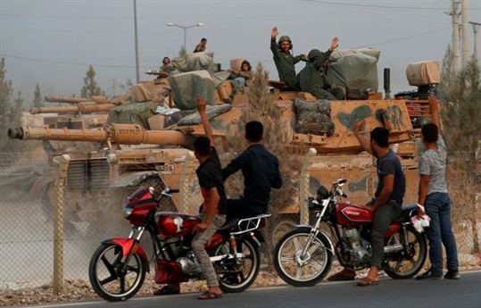 Cùng với việc Thổ Nhĩ Kỳ tiếp tục dồn vũ khí hạng nặng vào Idlib, lực lượng Quân đội chính phủ Syria (SAA) cũng có hành động tương tự. Động thái này cho thấy một cuộc chiến lớn sẽ bùng phát tại Idlib trong vài ngày tới là rất khó tránh.