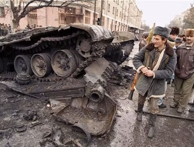 Lúc đó giới quân sự Nga có phần chủ quan vì cho rằng ưu thế vượt trội hoàn toàn về lực lượng khiến họ có thể tiến vào đè bẹp phiến quân ly khai chỉ trong thời gian ngắn.