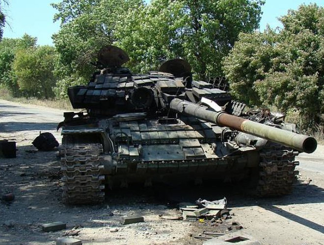 Các chỉ huy tăng thiết giáp Nga chủ quan, khinh địch không có sự phối hợp tác chiến trước trận đánh. Các binh sĩ ngồi trong xe bọc thép BMP, BTR, không chịu rời khỏi xe để tiêu diệt các mối đe dọa ẩn trong những tòa nhà cao tầng, là những nguyên nhân dẫn đến thất bại của lực lượng tăng thiết giáp Nga.