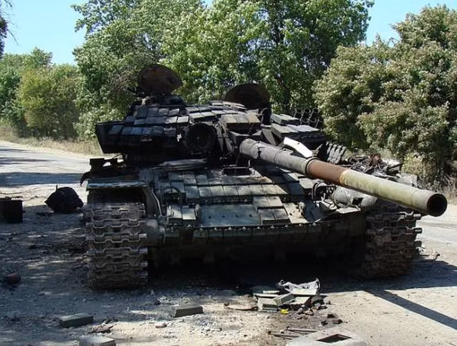 Các chỉ huy tăng thiết giáp Nga chủ quan, khinh địch không có sự phối hợp tác chiến trước trận đánh. Các binh sĩ ngồi trong xe bọc thép BMP, BTR, không chịu rời khỏi xe để tiêu diệt các mối đe dọa ẩn trong những tòa nhà cao tầng, là những nguyên nhân dẫn đến thất bại của lực lượng tăng thiết giáp Nga.