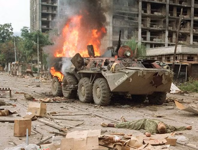 Với chiến thuật đánh táo bạo cùng với các loại súng chống tăng của Liên Xô, phiến quân Chechnya đã khiến lực lượng tăng thiết giáp Nga đổ gục.