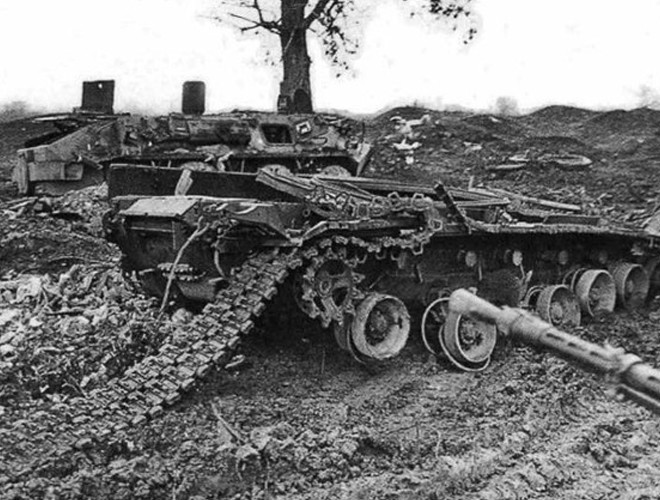 Có những chiếc xe tăng T-80 quốc bảo thậm chí còn bị đánh cho tan nát thế này.