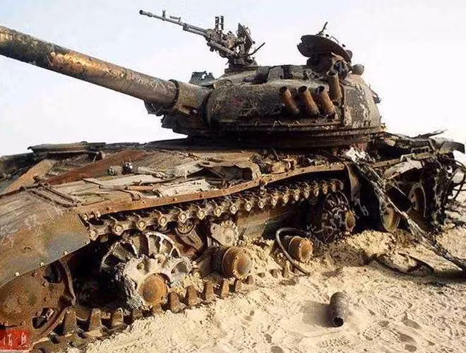 Các xe tăng T-80 cũng chịu thất bại nặng nề, cỗ xe tăng số 1 Quân đội Nga bị phá hủy tan tành.