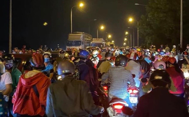 Từ cuối ngày 29/4, người dân các tỉnh sống và làm việc ở TPHCM đã về quê nghỉ lễ.