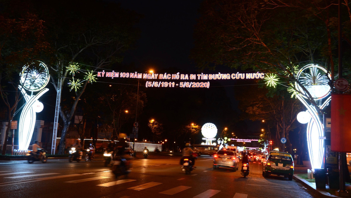 Tuy nhiên, dịp kỷ niệm này, TPHCM không tổ chức bắn pháo hoa cũng như các hoạt động tập trung đông người nhằm đảm bảo phòng, chống dịch COVID-19. 