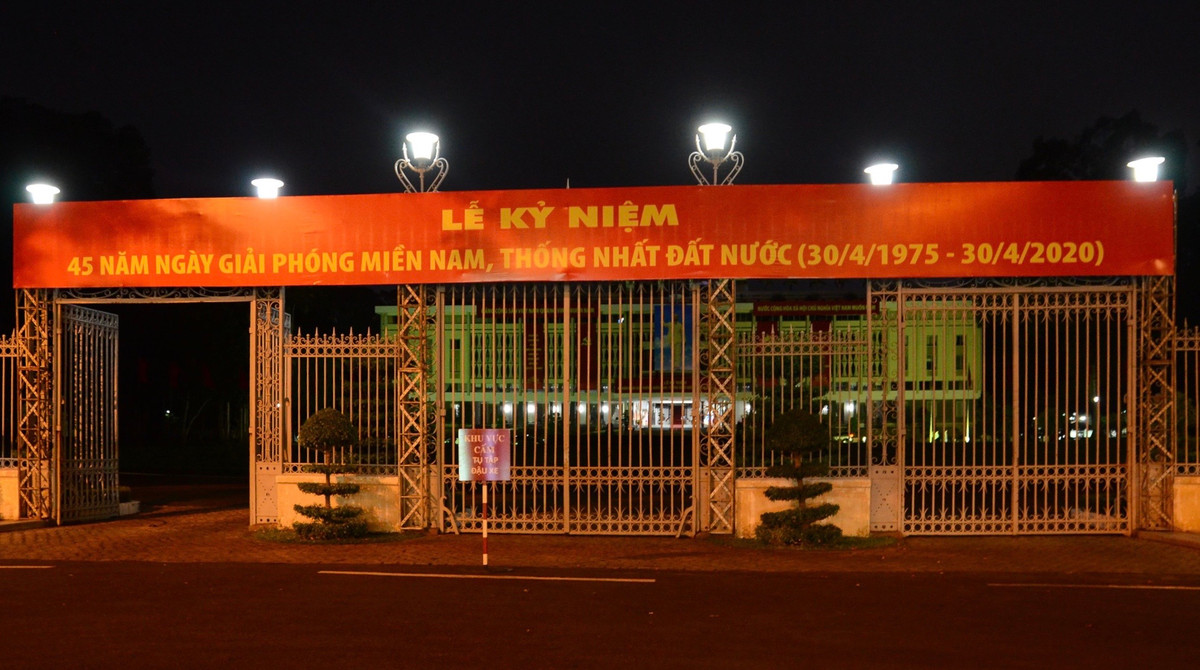 Hội trường Thống Nhất (Dinh Độc Lập) đêm 29/4.