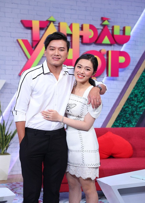 Bà xã của Quách Ngọc Tuyên luôn rạng rỡ mỗi khi cùng chồng tham gia gameshow.