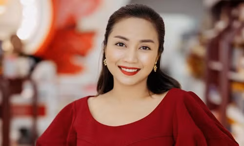 Oc Thanh Van buc xuc khi bi xuyen tac “ca khia” ba Phuong Hang