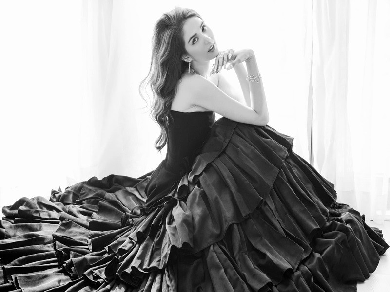 Ngọc Trinh còn thử sức kinh doanh bất động sản. Theo Ngôi sao, một số nguồn tin cho biết, cô là một nhà đầu tư khá kín tiếng, bởi việc công khai sẽ có thể mang lại hệ quả không tốt.