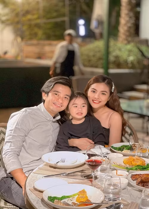 Nữ diễn viên phim “Thiên mệnh anh hùng” có cuộc sống bình yên, hạnh phúc bên người bạn đời yêu thương và trân trọng cô.