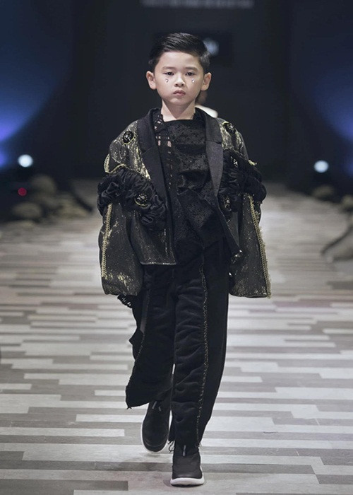 Thân Thúy Hà cởi mở về các con. Nữ diễn viên chia sẻ, con trai Duy Anh thừa hưởng nhiều tính cách của mẹ như tự lập, tự ái cao, quyết đoán, luôn giữ vững lập trường nhưng rất tình cảm.