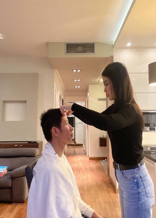 Mùa dịch, á hậu Diễm Trang quay clip hướng dẫn cắt tóc cho ông xã.