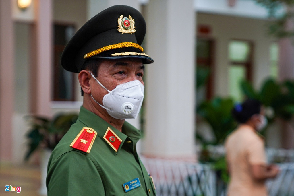 Thiếu tướng Lê Hồng Nam, Giám đốc Công an TP.HCM, yêu cầu lực lượng công an trong ngày đầu thực hiện tuần tra, kiểm soát phải tuyên truyền để người dân hiểu và chấp hành quy định của thành phố.