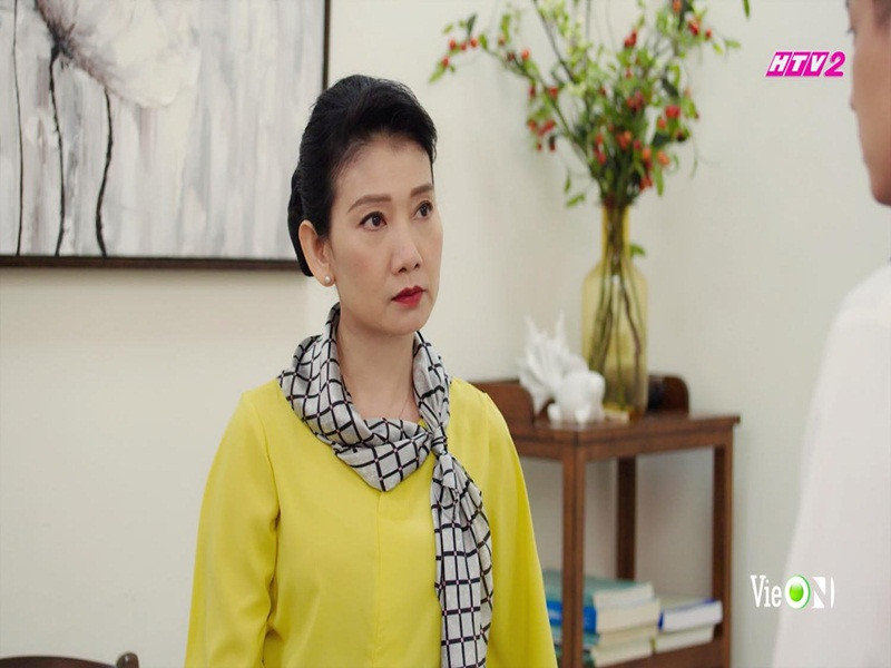 Mỹ Uyên không khỏi bàng hoàng khi người mẫu Đức Long qua đời. "Chiều qua chị lên lầu 3 thắp nhang cầu xin mà bé. Chị ngộp thở quá", cô viết.