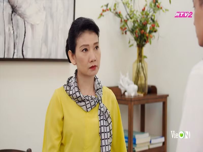 Mỹ Uyên không khỏi bàng hoàng khi người mẫu Đức Long qua đời. "Chiều qua chị lên lầu 3 thắp nhang cầu xin mà bé. Chị ngộp thở quá", cô viết.