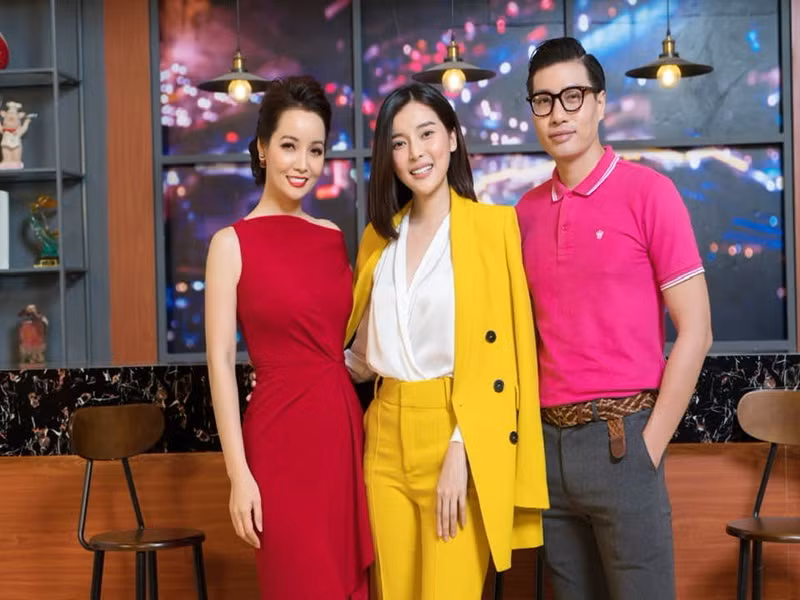 Mai Thu Huyền chia sẻ hình ảnh quay chương trình cùng Đức Long và Cao Thái Hà. Đi kèm với đó, cô viết: “Choáng váng và bủn rủn chân tay khi nhận được tin dữ, không thể tin được là Long đã mãi mãi rời xa cõi đời này. Chắc chắn khán giả sẽ còn nhớ mãi một nam diễn viên, người mẫu cao to, đẹp trai, hiền lành, chân thành, dễ mến... Mong em sẽ an nhiên, thanh thản ở miền cực lạc nhé. Thương Long và thương cả Cao Thái Hà nữa. Không còn người bạn thân nhất ở bên cạnh, em hãy mạnh mẽ và tận hưởng cuộc sống này thay cả phần của Long nữa nhé”.