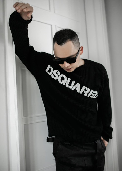 Khắc Tiệp từng lên tiếng về tin đồn đồng tính, những người đẹp xung quanh chỉ làm “bình phong” để che đậy: “Rất nhiều người trong showbiz dính phải tin đồn này nên không còn gì đáng ngạc nhiên”.