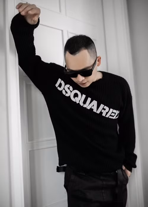 Khắc Tiệp từng lên tiếng về tin đồn đồng tính, những người đẹp xung quanh chỉ làm “bình phong” để che đậy: “Rất nhiều người trong showbiz dính phải tin đồn này nên không còn gì đáng ngạc nhiên”.