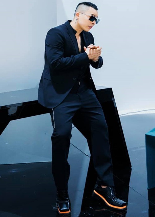 Về tiêu chuẩn chọn bạn gái, năm 2013, Khắc Tiệp cho biết, anh khá khó tính. “Tôi cần người đó biết giao tiếp tốt và phải hiểu tôi. Thêm nữa, người yêu tôi tất nhiên phải đẹp, mà đẹp trong mọi hoàn cảnh thì tôi mới thích”, ông bầu chia sẻ.