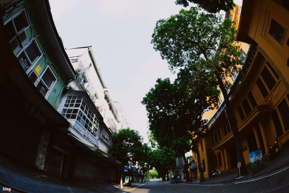 Ha Noi tinh lang nhung ngay gian cach