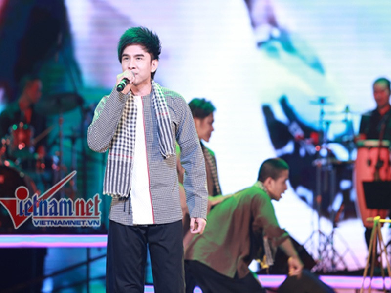 Về phía Đan Trường, anh trấn an fan, đó chỉ là ý kiến cá nhân và Trác Thúy Miêu không đủ trình độ chuyên môn để thẩm định “Anh Ba Khía”. Sau đó, Đan Trường bất ngờ ngừng tham gia Bài hát yêu thích, đồng thời kêu gọi fan dừng bình chọn cho ca khúc. Ảnh: Vietnamnet