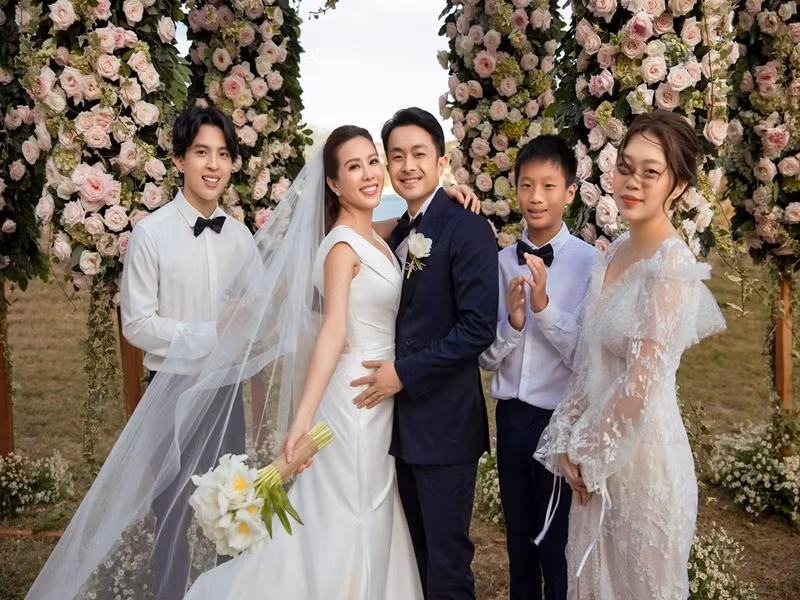 Thu Hoai va nhung my nhan lay chong kem chuc tuoi