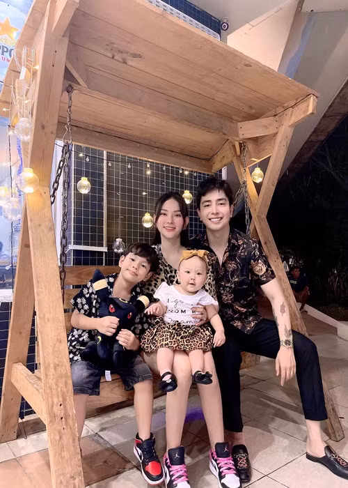 Vợ chồng nữ ca sĩ hiện tại có một cô con gái chung.