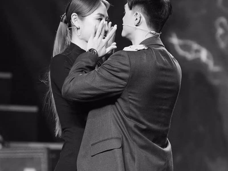 Vì lo lắng cho sức khỏe của Linh Chi, Lâm Vinh Hải không cho cô sinh con trong năm 2019. Nam vũ công còn sợ vợ lại dao kéo nên từng dọa “nếu vợ mà làm gì chồng sẽ viết đơn sẵn”.