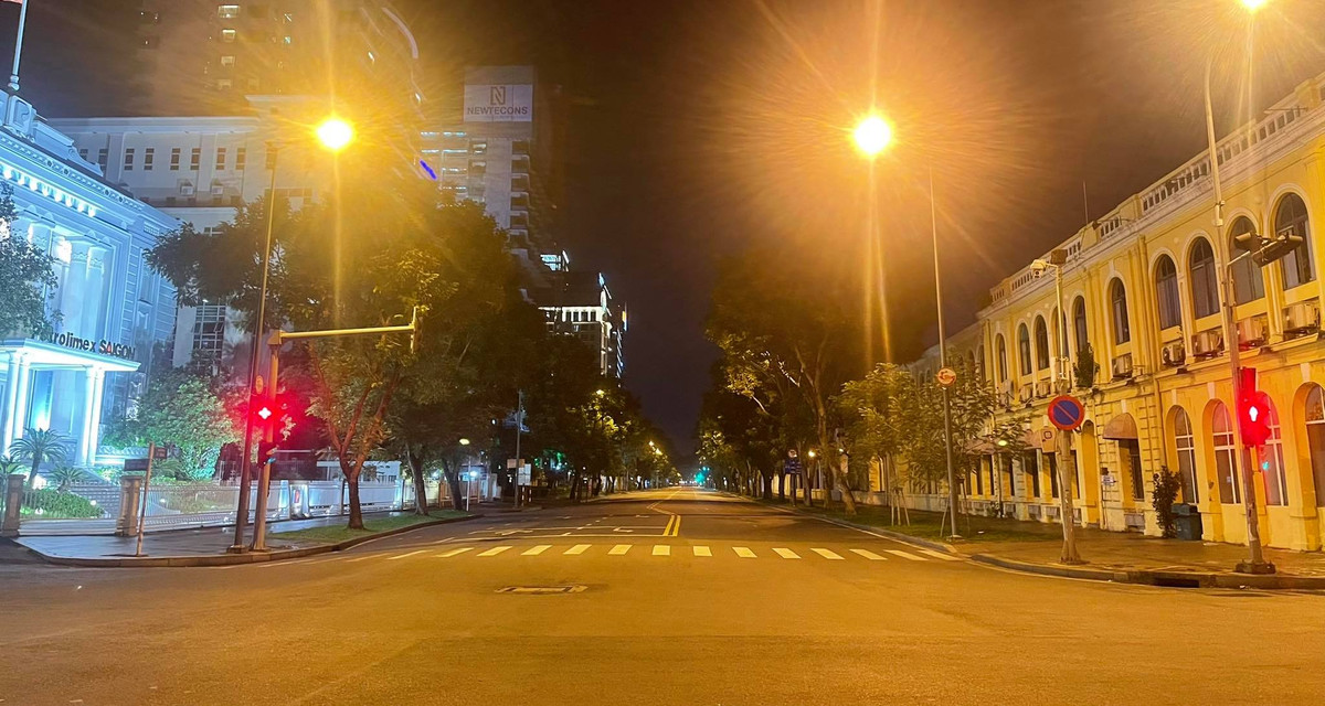 Khắp nơi từ trung tâm ra đến quận, huyện ngoại thành TPHCM người dân nghiêm túc thực hiện chỉ thị của Lãnh đạo TPHCM không ra đường, dừng các hoạt động…