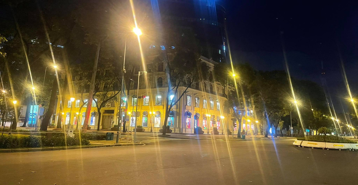 Sau 18h tối, người dân chỉ ra đường khi thực sự cần thiết, có lý do chính đáng.