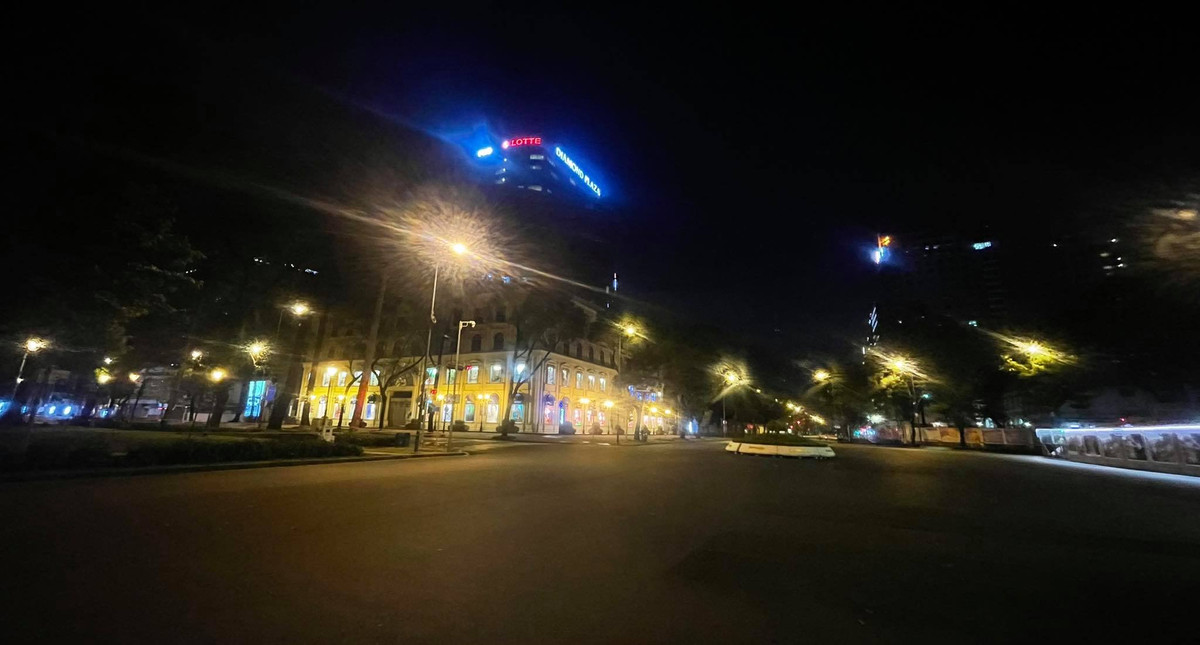 Cảnh tượng trái ngược với sự náo nhiệt của TP HCM.